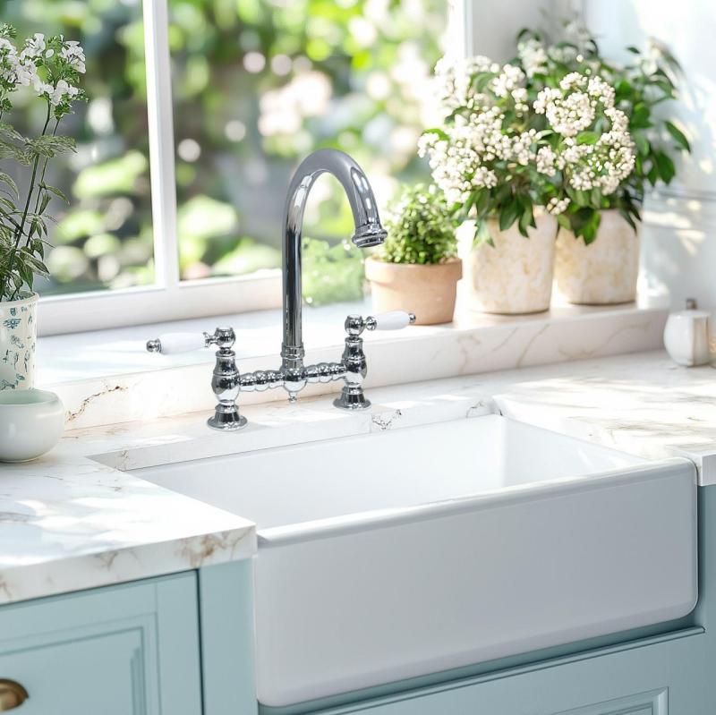 PB Nostalgická kuchyňská baterie s chromovým obloukem a bílými rukojeťmi PBN.CHR.R.WH