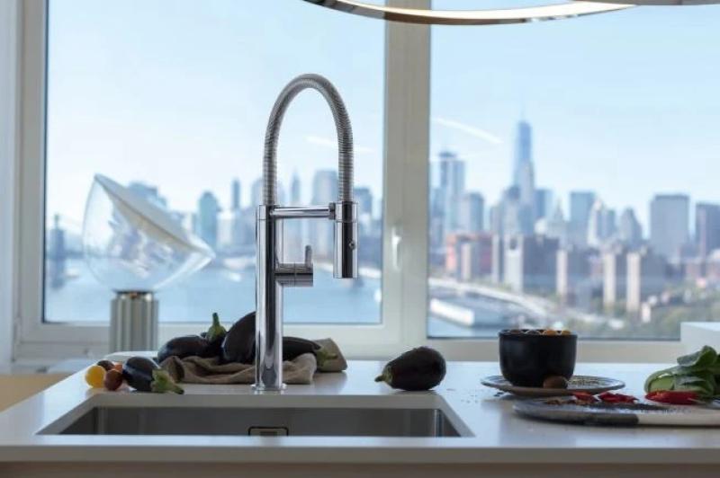 Franke Pescara Semi Pro L kuchyňská baterie s flexibilním výtokem chrom 115.0393.975