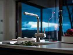 Franke masivní nerezová kuchyňská baterie Atlas Neo, otočný výtok 115.0521.435