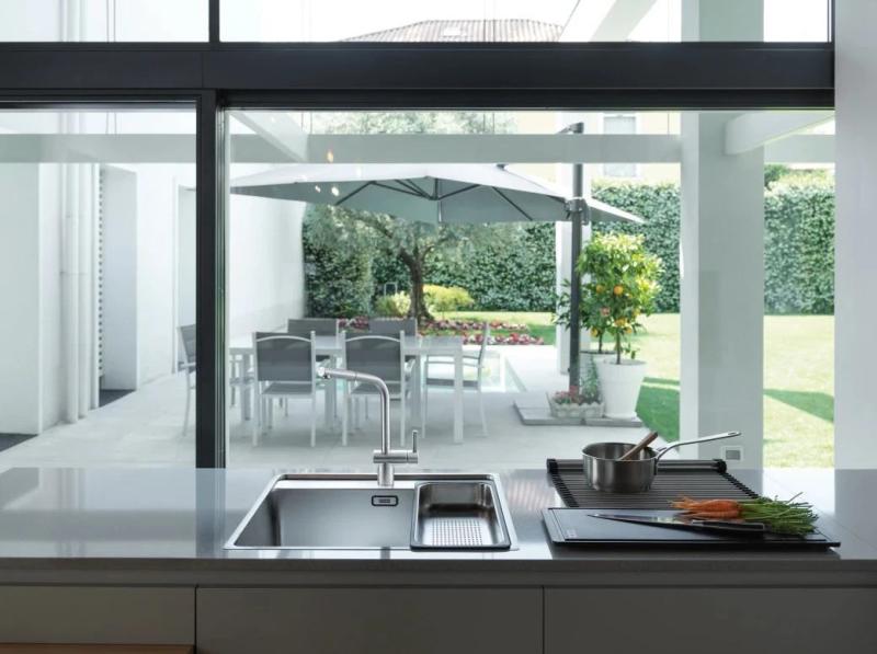 Franke Nerezová kartáčovaná kuchyňská baterie Atlas Neo s výsuvným výtokem inox 115.0521.438