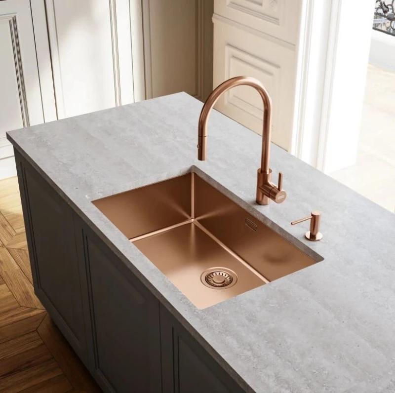 Franke měděná kuchyňská baterie Eos Neo s výsuvnou sprchovou hlavicí PVD měď 115.0628.254