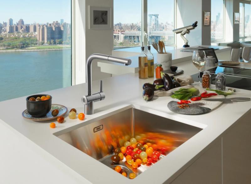 Franke kartáčovaná nerezová senzorová kuchyňská baterie Atlas Neo s výsuvnou hubicí inox 115.0625.523