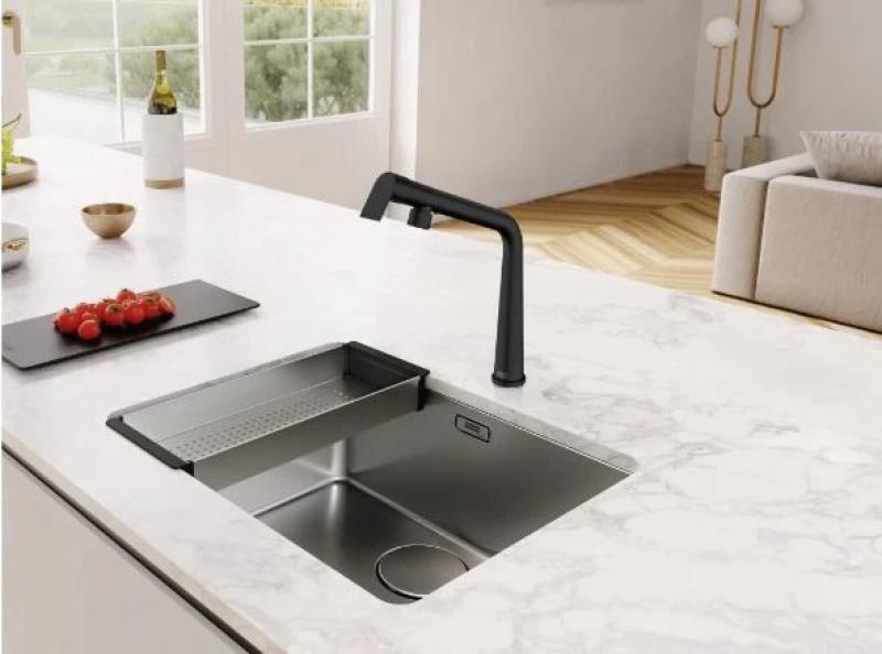 Franke Icon Kuchyňská baterie matná černá s otočným výtokem 115.0625.187