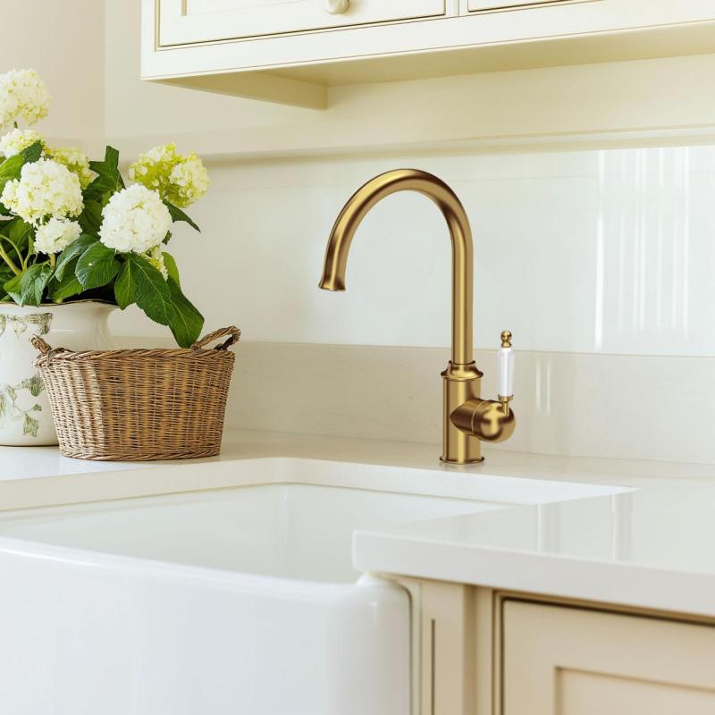 Quadri Worksop Klasický Nostalgický Zlatý PVD Kuchyňský Kohoutek s Keramickou Rukojetí 1208956102