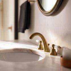 PB klasická tříotvorová umyvadlová baterie Bílé rukojeti Bronz 1208956910