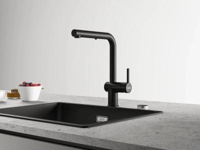 Franke Active L matně černá kuchyňská baterie s výsuvnou sprchovou hlavicí 115.0653.382