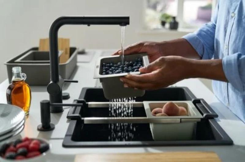 Franke univerzální sada příslušenství all in set 4, krájecí deska, vložka, odkapávací rohožka a úložný košík 112.0655.488