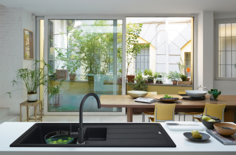 Franke Lina XL kuchyňská baterie Onyx s otočným výtokem 115.0626.020