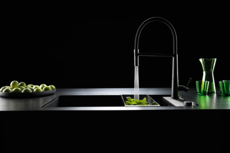 Franke Icon Jednopáková Kuchyňská Baterie s Flexibilní Ruční Sprchou, Černá 115.0690.598