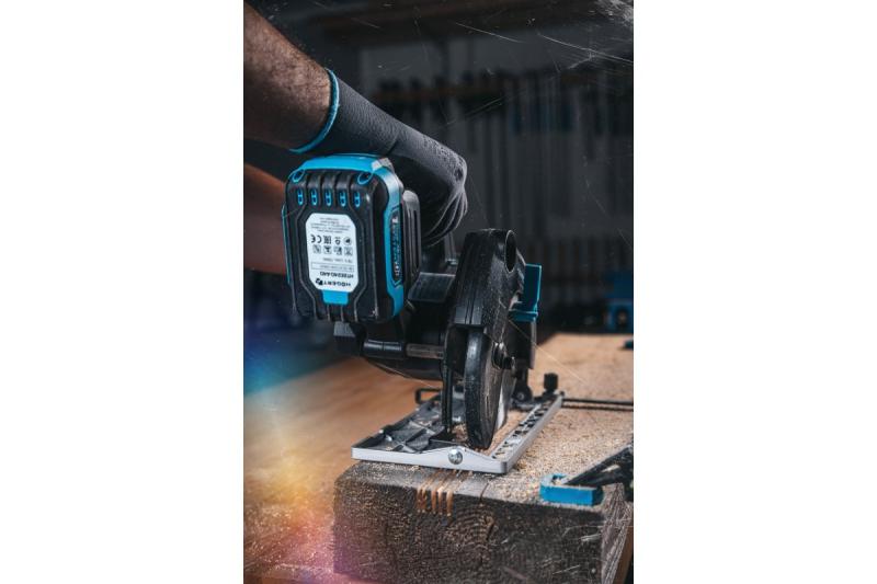 HÖGERT akumulátorová kotoučová pila, 18V, bez baterie, s připojením na vysavač.