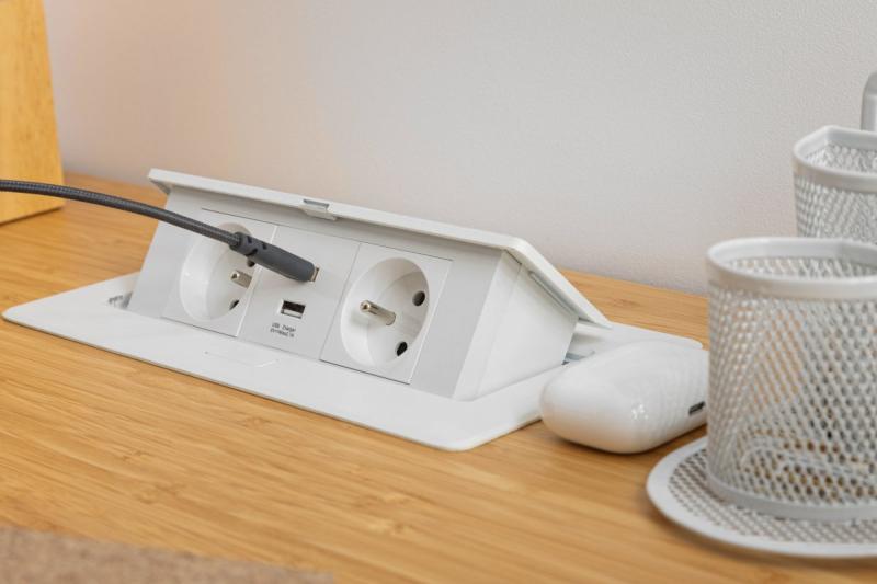 Měkký výsuvný zásuvkový modul.