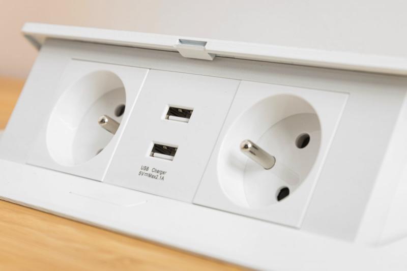 Měkký výsuvný zásuvkový modul.