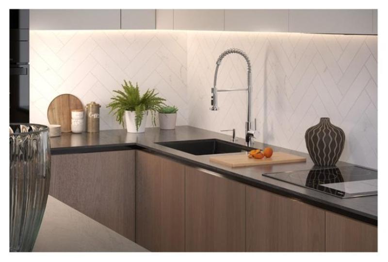 Quadri Redwick kuchyňská směšovací baterie Chrom s poloflexibilním výtokem a sprchou s 2 typy proudění plus funkcí zastavení vody 1208971412