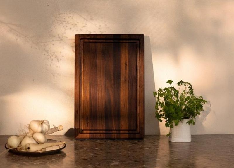 Woodsea Butcher Groove L - Ořechové dřevěné prkénko na krájení se šťávovým kanálem 60x45 cm 1208971536