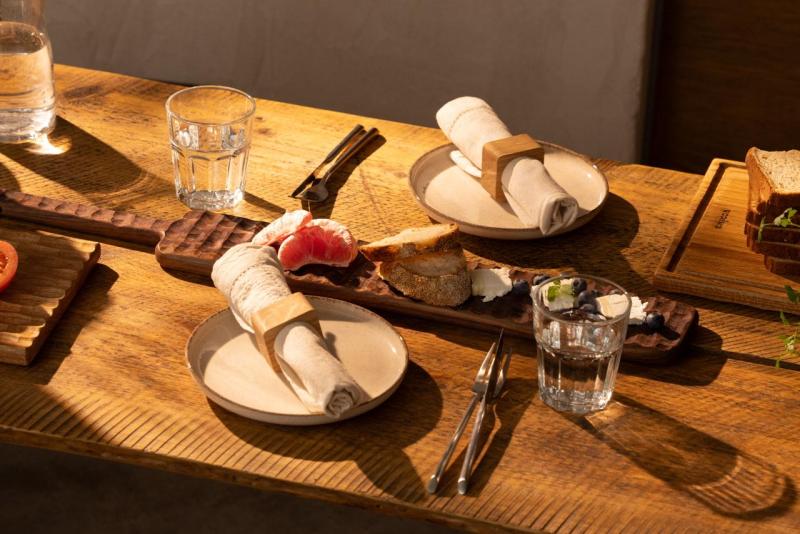 Woodsea Dunes Walnut - Vláknitá servírovací prkénko z ořechového dřeva 70x10cm 1208971549