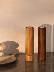 Woodsea Upside Down Walnut - Ořechový dřevěný solník Ø5.4x22.5 cm 1208971593