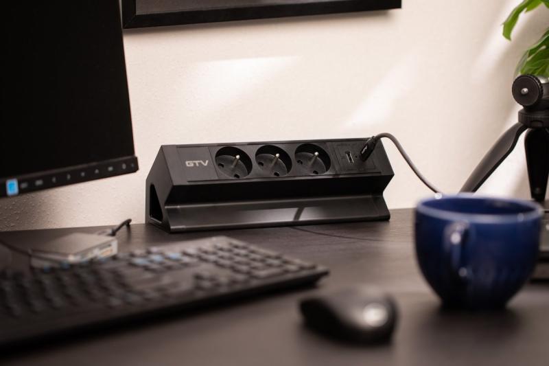 Basco nábytková zásuvka, 3 x zásuvka s uzemněním, USB A+C, 1,5m kabel, černá s montáží