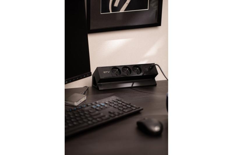 Basco nábytková zásuvka, 3 x zásuvka s uzemněním, USB A+C, 1,5m kabel, černá s montáží