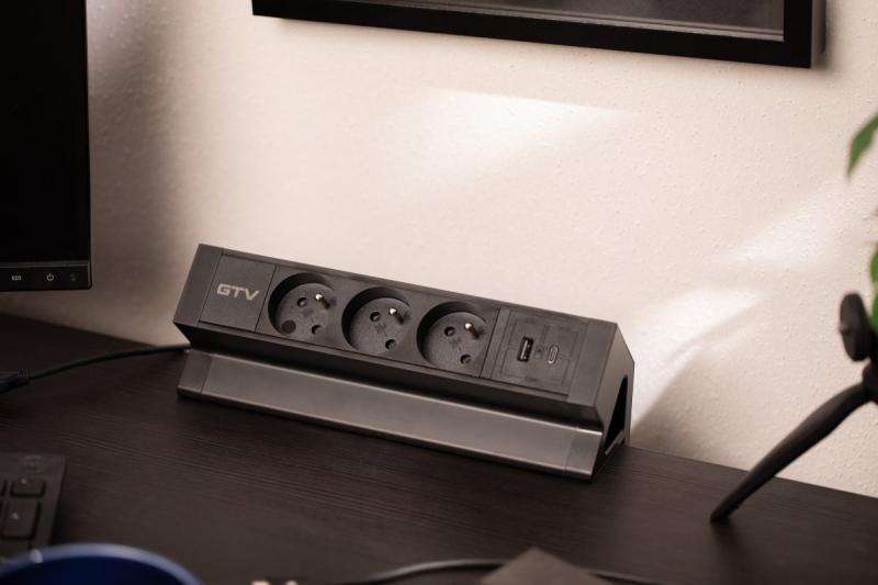 Basco nábytková zásuvka, 3 x zásuvka s uzemněním, USB A+C, 1,5m kabel, černá s montáží