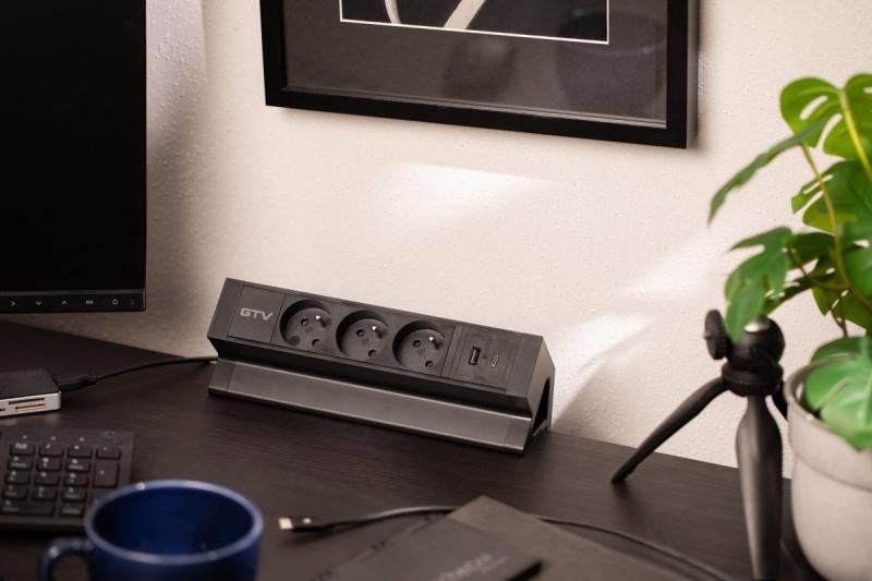 Basco nábytková zásuvka, 3 x zásuvka s uzemněním, USB A+C, 1,5m kabel, černá s montáží